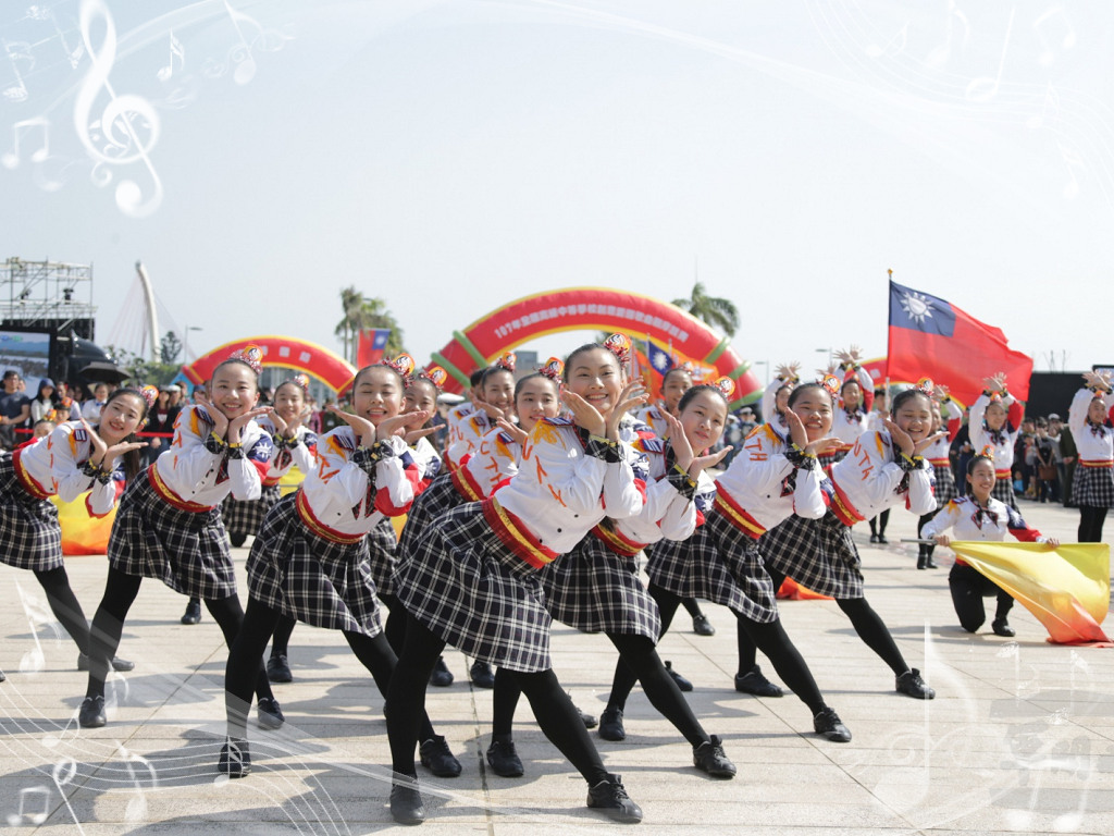 The students from Youth High School showed their vitality and youth energy in the performance and won second place. (photographed by journalist Chou, Li-Hsing from Military News Agency)